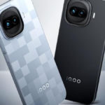 iQOO 15R स्मार्टफोन के ट्रायम्फ सिल्वर और डार्क नाइट वेरिएंट का बैक डिजाइन और कैमरा मॉड्यूल